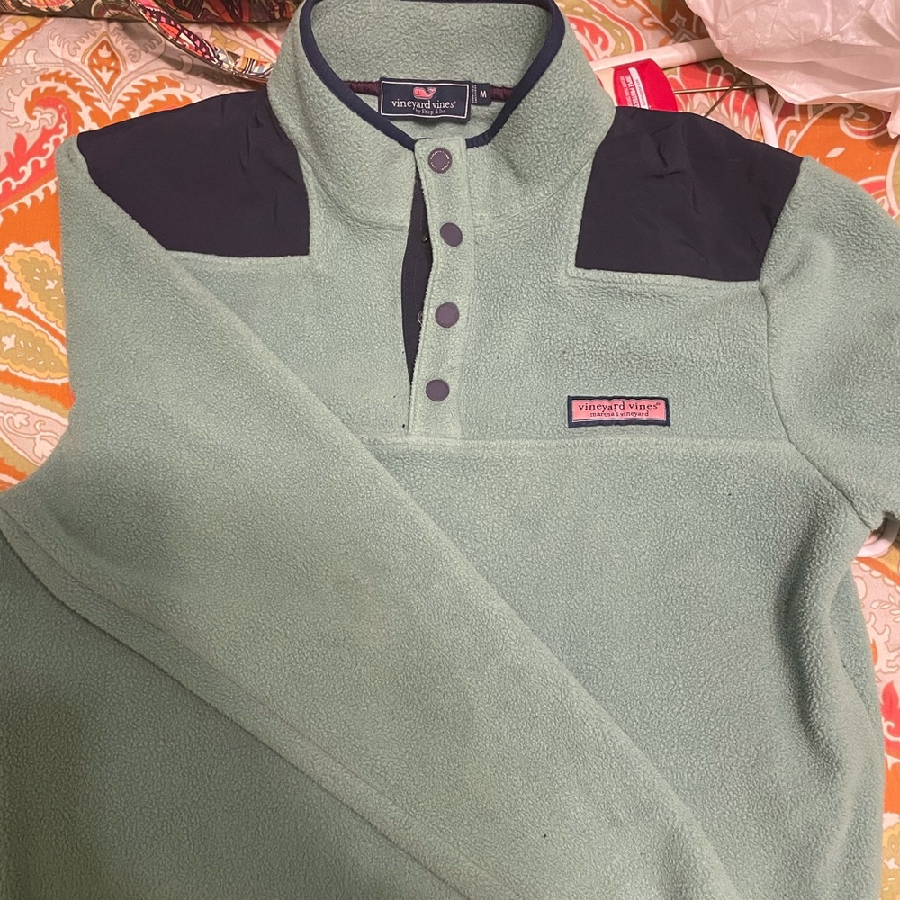 vineyard vines pullover - Picture 2 of 6